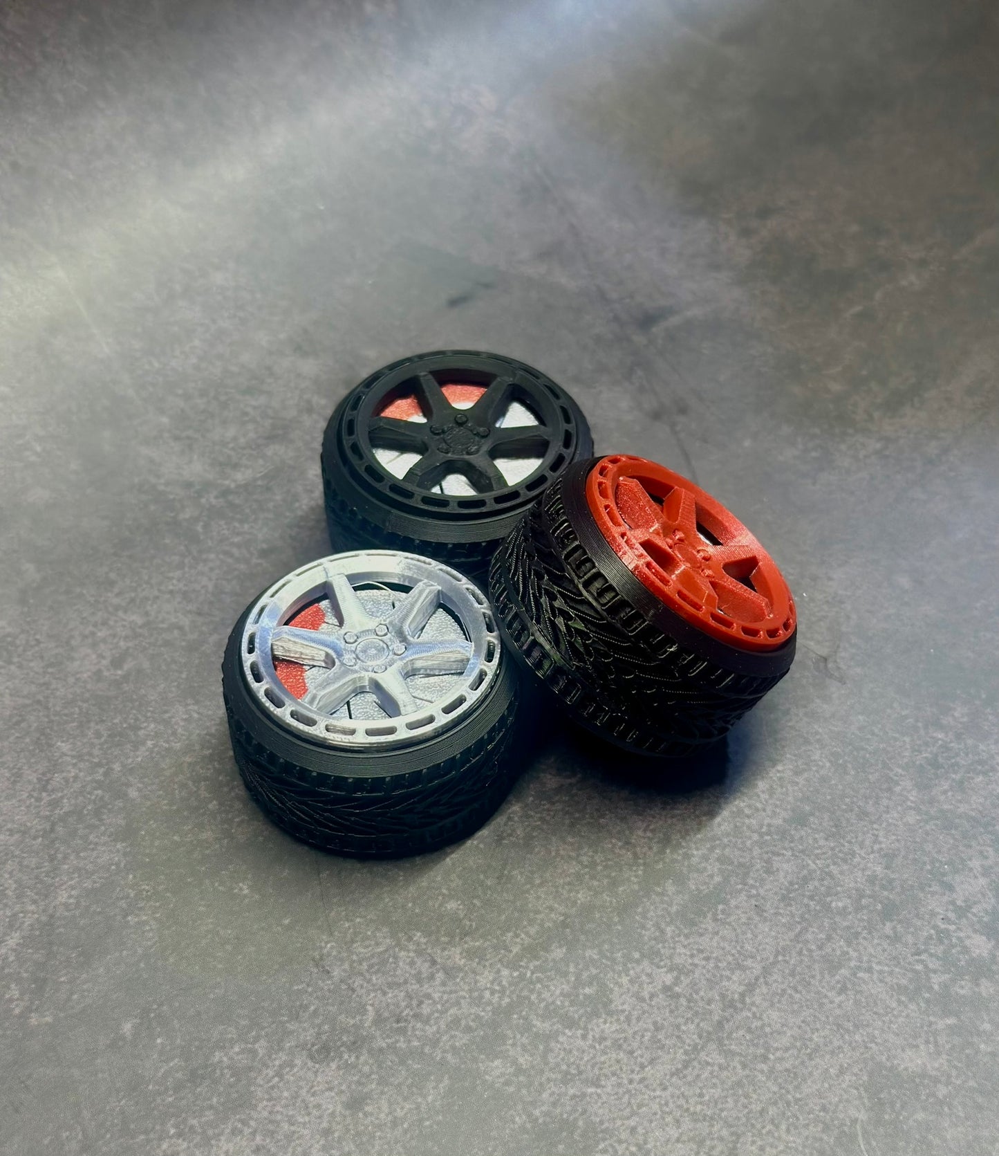 Rotiform Wheel Inspired Fidget Clicky Toy – 3D Printed Desk Toy for Car Enthusiasts